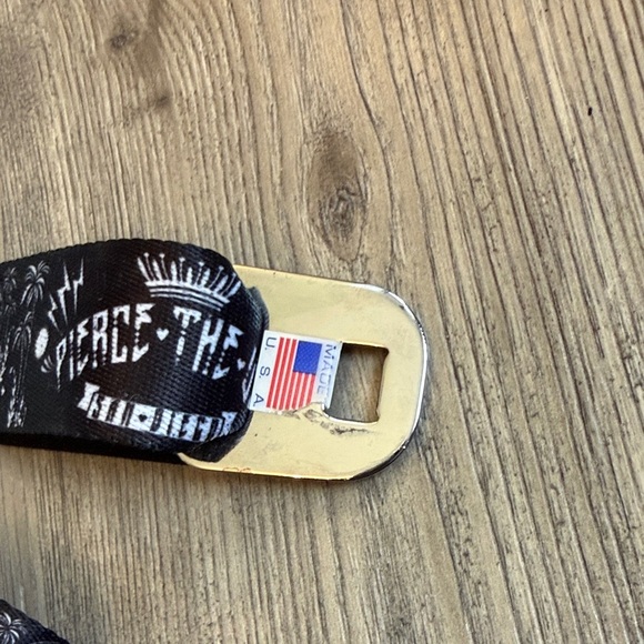 Buckle-Down Skull Graphic Belt in Black and White - Picture 6 of 10